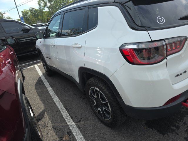 Used 2025 Jeep Compass Trailhawk w/ Sun & Sound Group AWD/4WD image 6