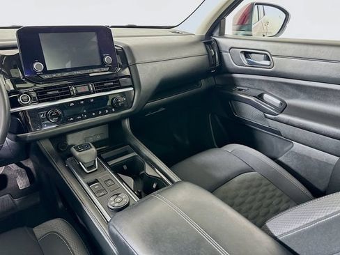 Used 2022 Nissan Pathfinder SV w/ SV Premium Package AWD/4WD image 30