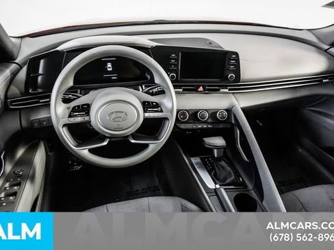Used 2025 Hyundai Elantra SE image 22
