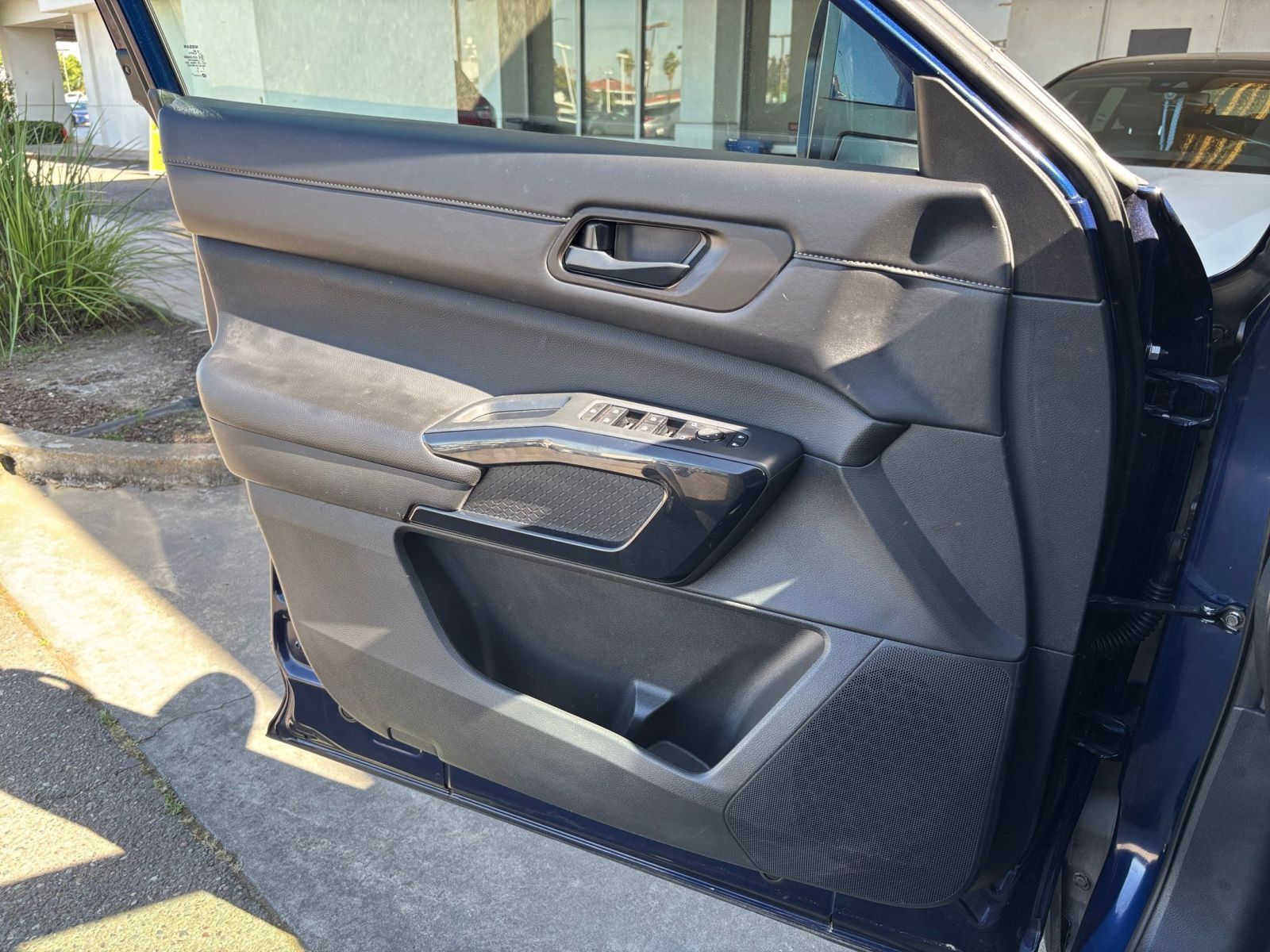 Used 2025 Nissan Pathfinder SV FWD image 18