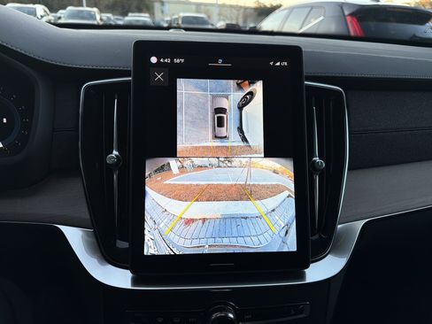 Certified 2025 Volvo XC90 B5 Plus image 25