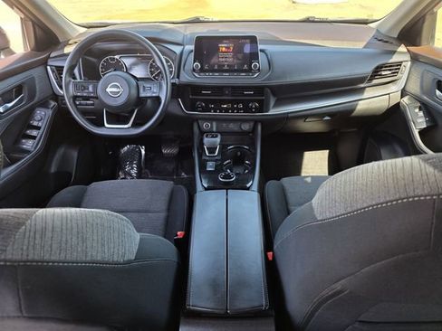 Used 2023 Nissan Rogue SV image 8