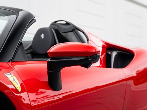 Used 2024 Ferrari SF90 Spider image 38