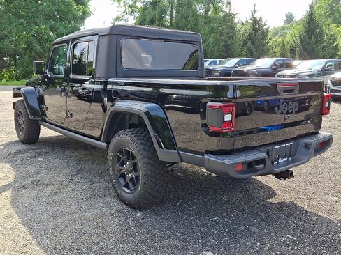 Used 2025 Jeep Gladiator Sport AWD/4WD image 4