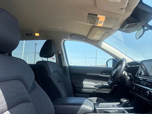 Certified 2025 Nissan Pathfinder SV FWD image 27