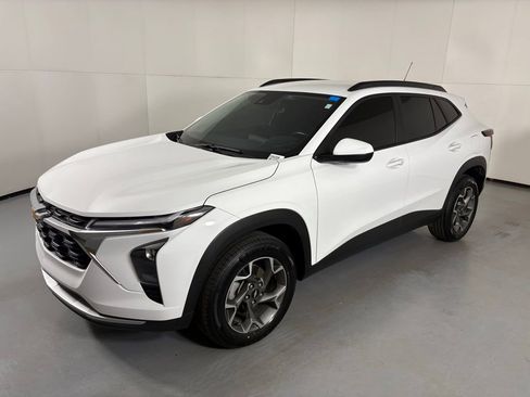 Used 2024 Chevrolet Trax LT w/ Driver Confidence Package image 5