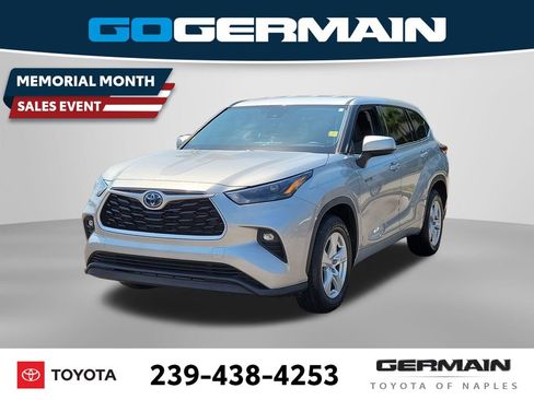 Used 2022 Toyota Highlander LE FWD image 1