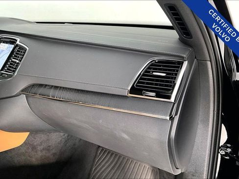 Certified 2024 Volvo XC90 B6 Ultimate w/ Protection Package Premier image 21