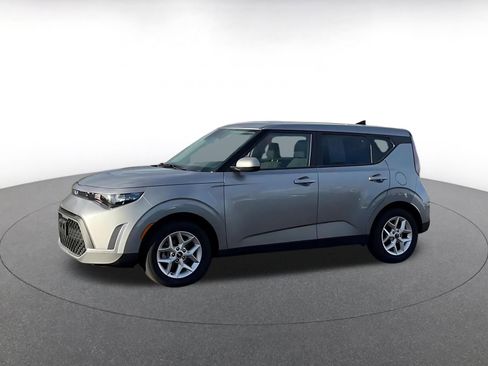 Used 2025 Kia Soul LX w/ LX Technology Package image 8