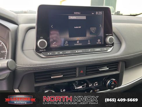 Used 2025 Nissan Rogue SV image 8