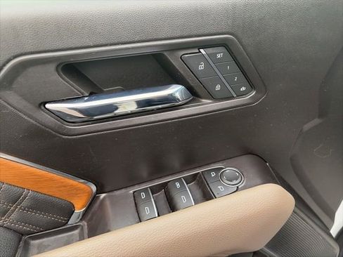 Used 2023 GMC Canyon Denali image 13