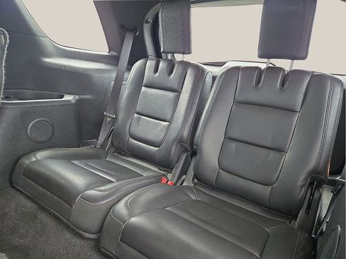Used 2014 Ford Explorer XLT w/ Equipment Group 202A image 9