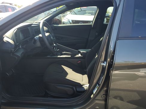 Used 2025 Hyundai Elantra Sport image 18