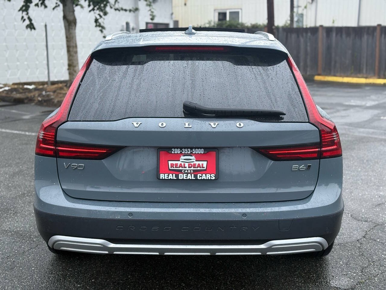 Used 2022 Volvo V90 B6 Cross Country w/ Advanced Package AWD/4WD image 5