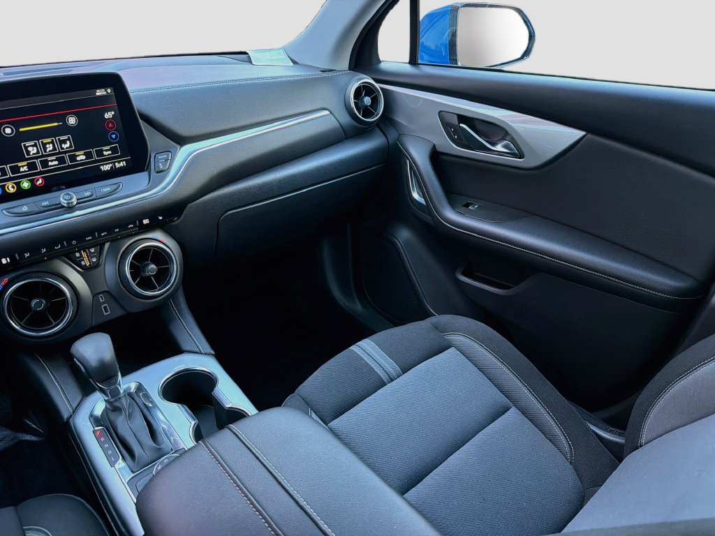 Used 2025 Chevrolet Blazer LT FWD image 22
