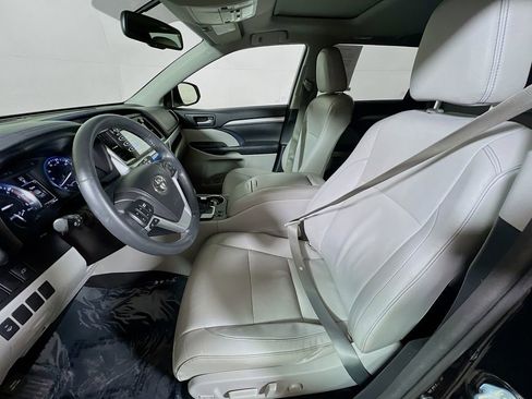 Used 2015 Toyota Highlander XLE AWD/4WD image 18