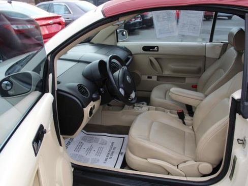 Used 2009 Volkswagen Beetle S image 11