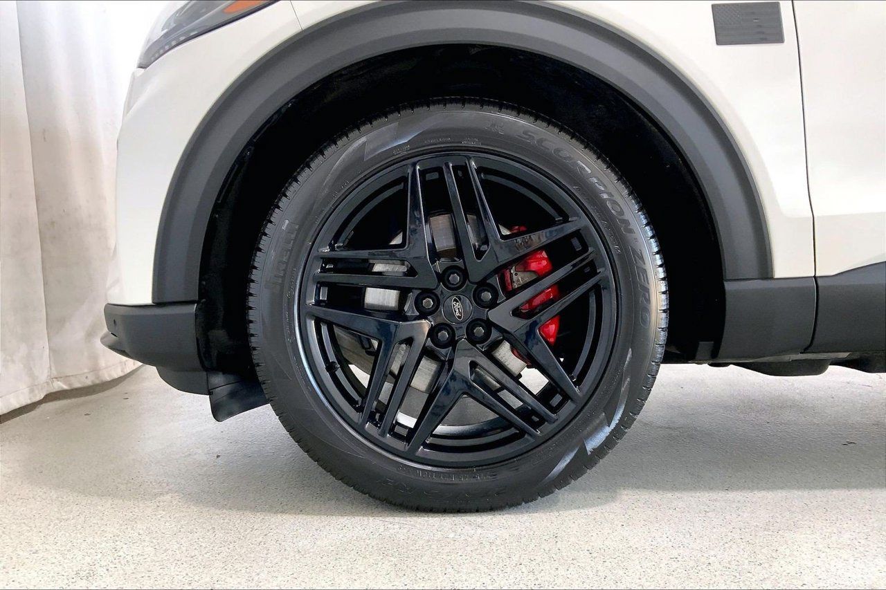 Used 2025 Ford Explorer ST AWD/4WD image 8