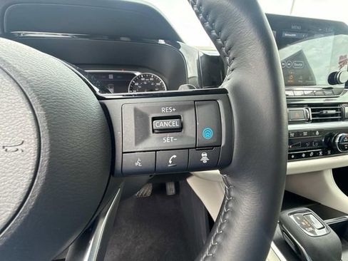 Used 2025 Nissan Pathfinder SL AWD/4WD image 31