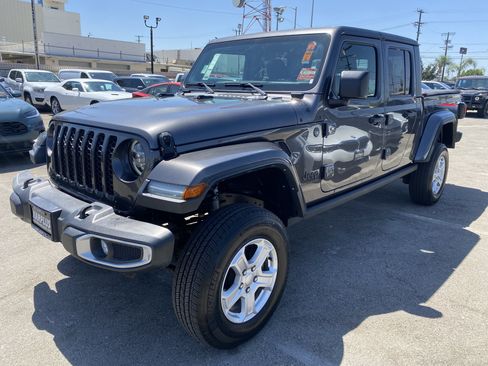 Used 2022 Jeep Gladiator Sport AWD/4WD image 3