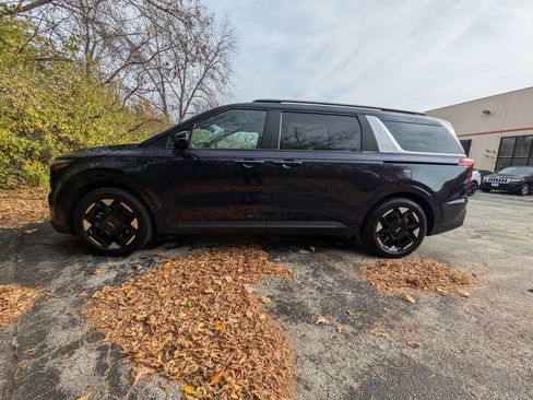 Used 2025 Kia Carnival EX image 4