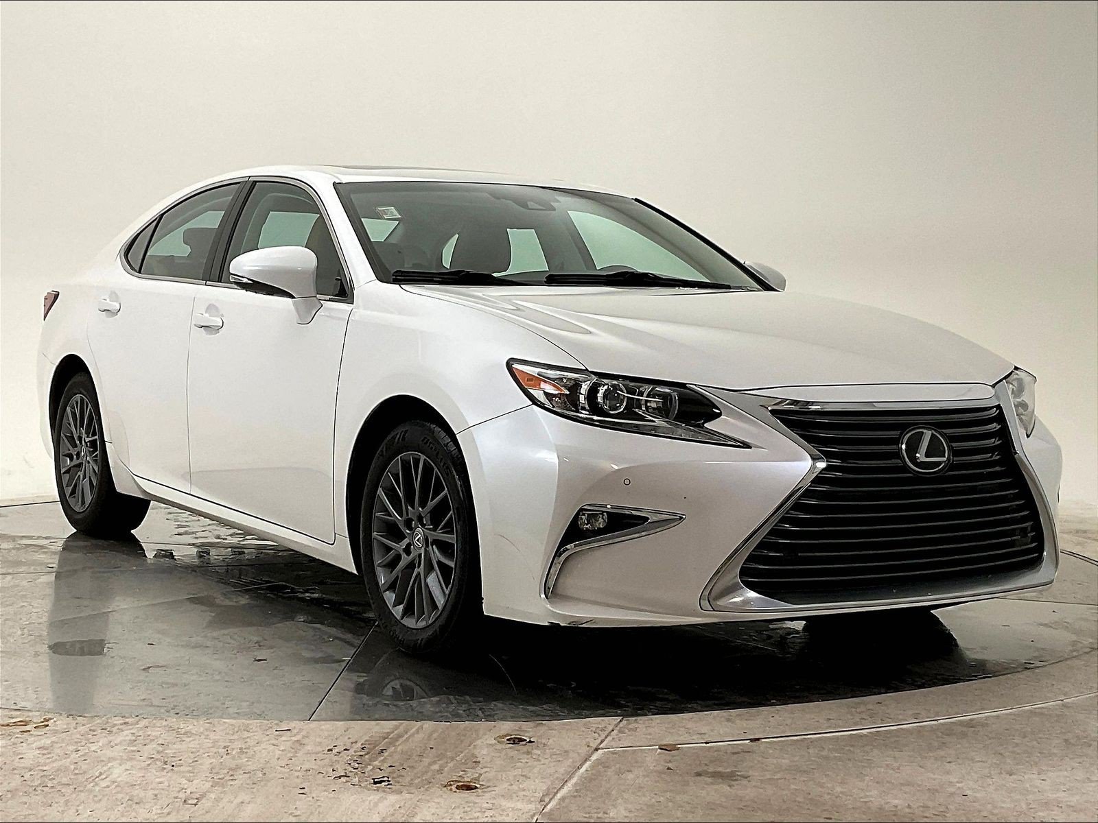 Used 2018 Lexus ES 350 w/ Premier Package FWD image 2
