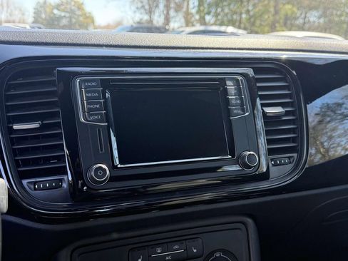 Used 2018 Volkswagen Beetle 2.0T Coast image 18