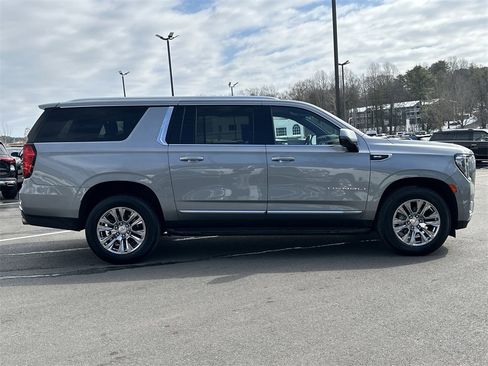 Used 2023 GMC Yukon XL Denali image 6