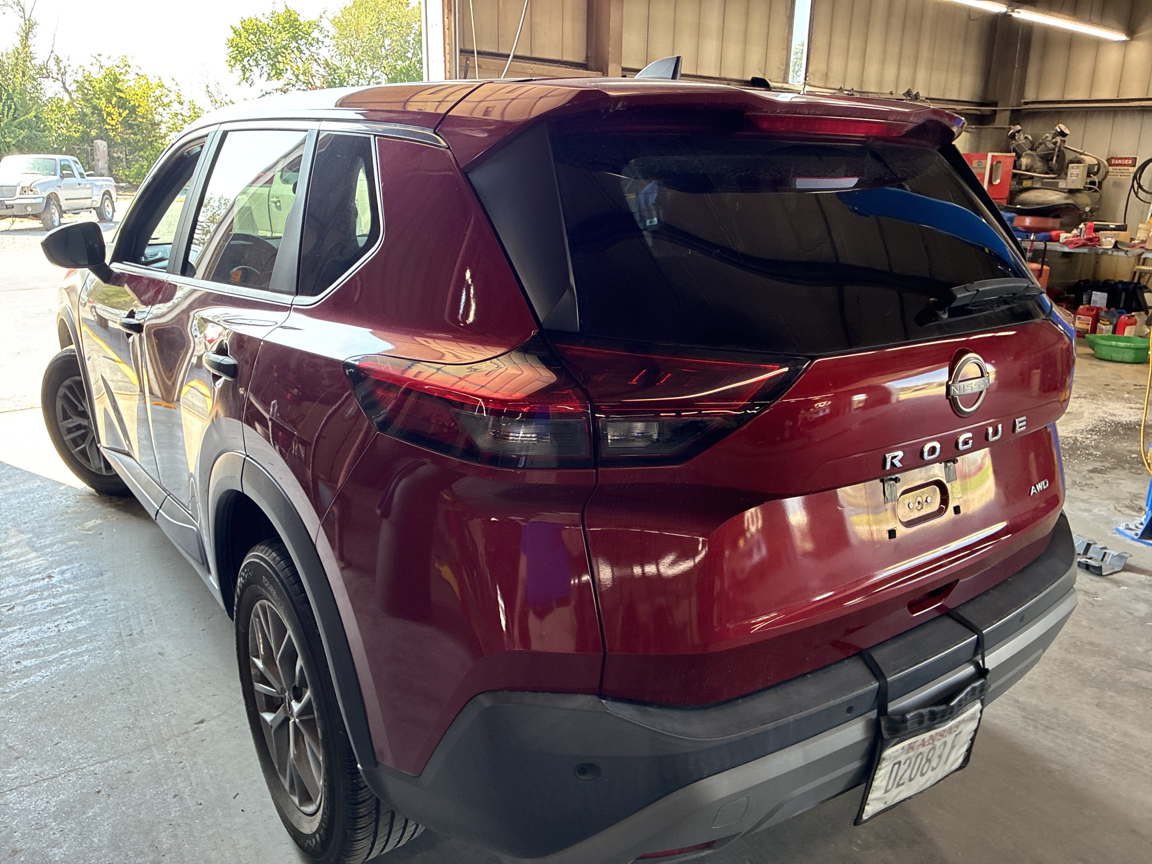 Used 2023 Nissan Rogue S AWD/4WD image 4