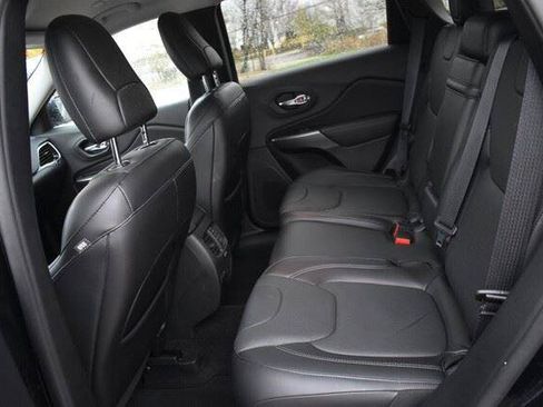 Used 2019 Jeep Cherokee Limited w/ Luxury Group AWD/4WD image 23