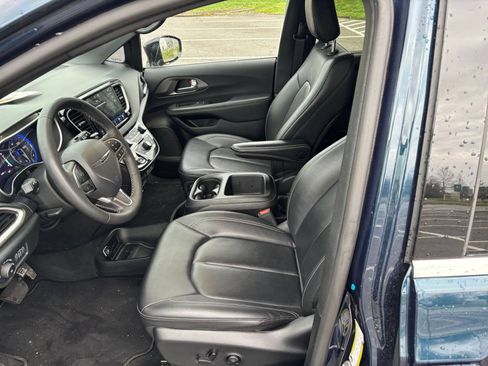 Used 2025 Chrysler Pacifica Select FWD image 27