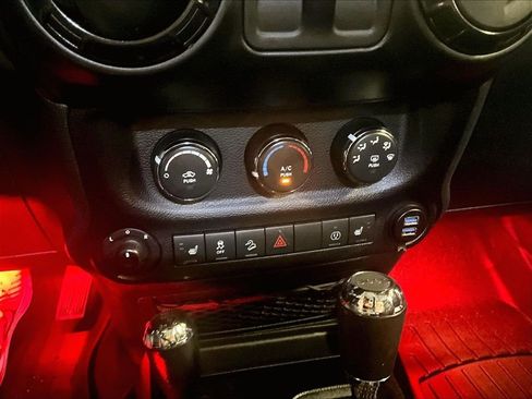 Used 2017 Jeep Wrangler Sahara AWD/4WD image 25