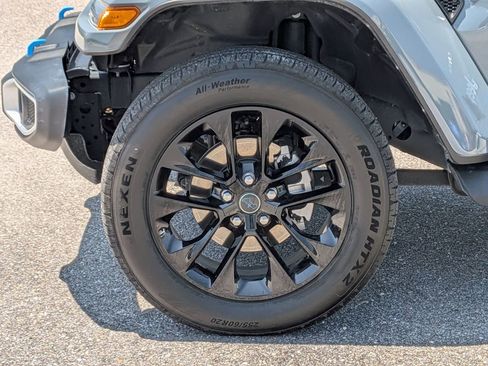 Used 2024 Jeep Wrangler Unlimited Sahara AWD/4WD image 11