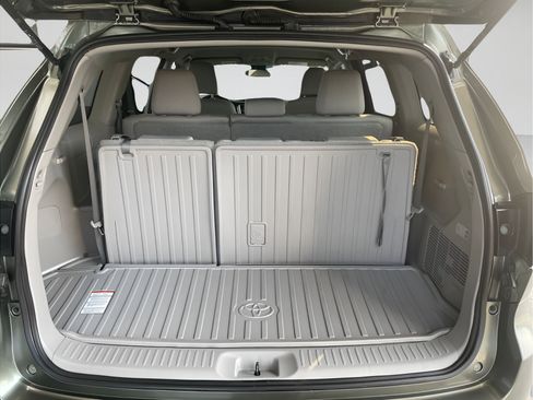 Certified 2017 Toyota Highlander LE AWD/4WD image 14
