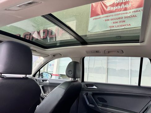 Used 2018 Volkswagen Tiguan SE w/ Panoramic Sunroof Package image 38