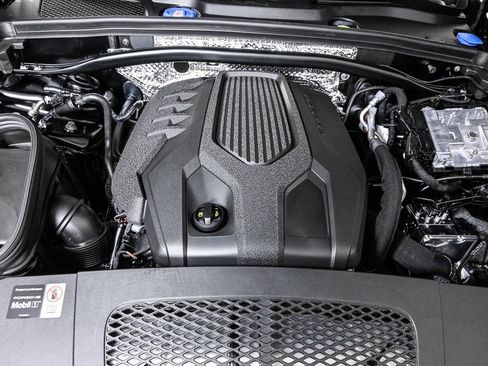 Used 2026 Porsche Macan AWD/4WD image 37