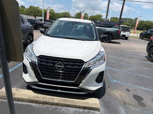 Used 2023 Nissan Kicks S FWD image 2
