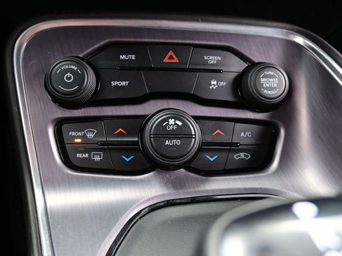 Used 2017 Dodge Challenger R/T image 17