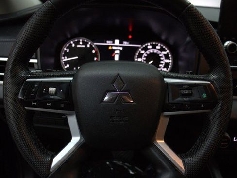 Used 2023 Mitsubishi Outlander SE FWD image 9
