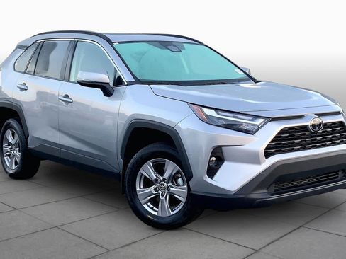 Used 2025 Toyota RAV4 XLE w/ Convenience Package FWD image 3