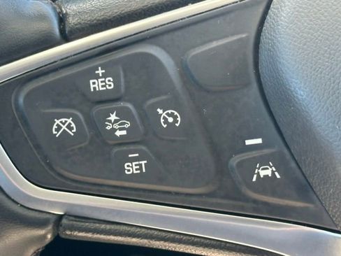 Used 2023 Chevrolet Equinox LT image 37