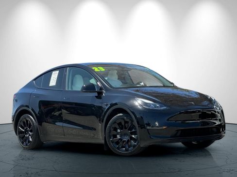 Used 2023 Tesla Model Y Long Range AWD/4WD image 2
