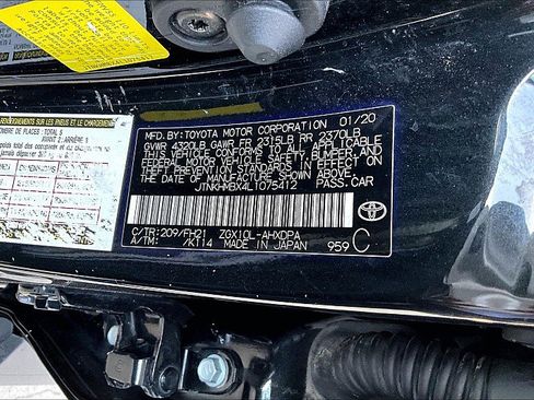 Used 2020 Toyota C-HR LE FWD image 26