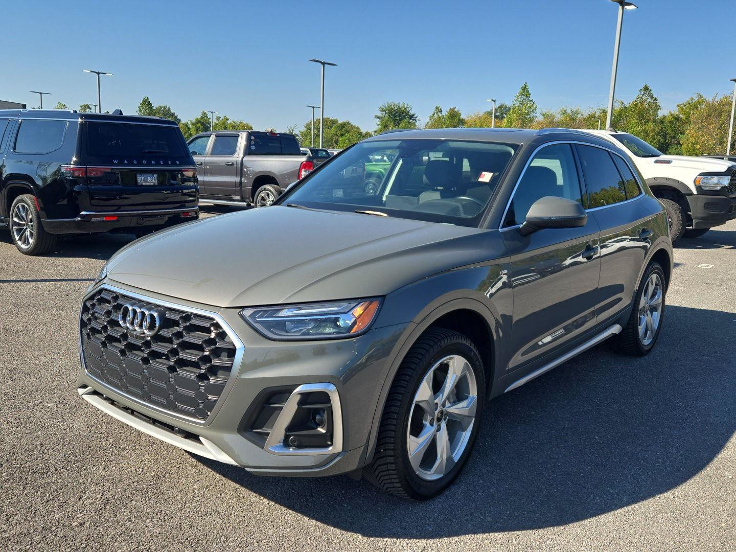 Used 2023 Audi Q5 2.0T Premium Plus w/ Premium Plus Package AWD/4WD image 3