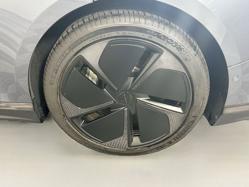 Used 2024 Lucid Air Pure RWD image 11