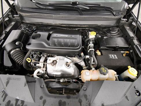Used 2019 Jeep Cherokee Limited AWD/4WD image 11