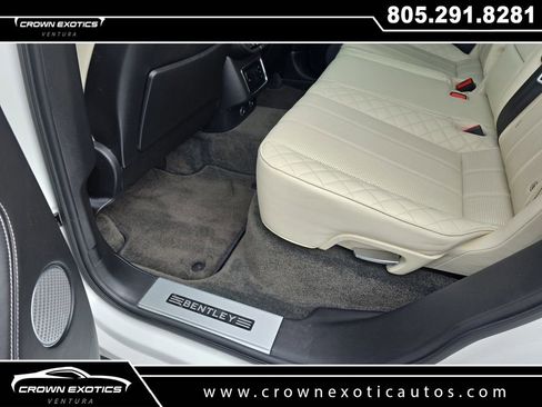 Used 2017 Bentley Bentayga image 26