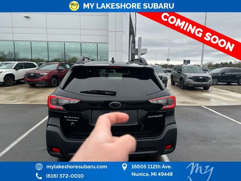Used 2023 Subaru Outback Premium image 7
