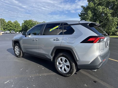 Used 2024 Toyota RAV4 LE AWD/4WD image 3