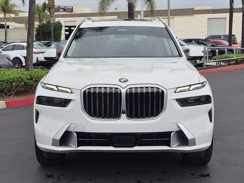 Used 2024 BMW X7 xDrive40i w/ Premium Package AWD/4WD image 3